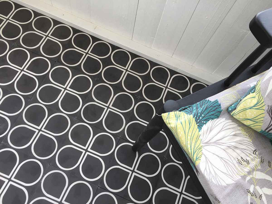 Visby Svart 20x20 CM Äkta Marakeshplatta i Cement - KakelExpress