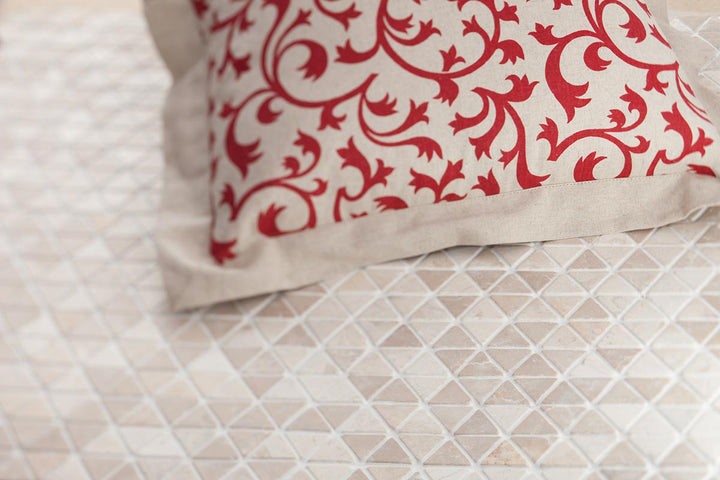 Naturstensmosaik Triangle Mini Vit 28x28x28 MM - KakelExpress