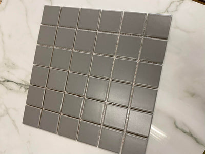 Paketpris 15 kvm Rom Light Grey Matt 5x5 CM Mosaik
