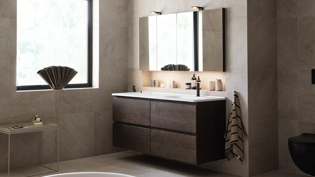 Tvättställsskåp Flow 1500 Brun ek med 4 lådor Vedum